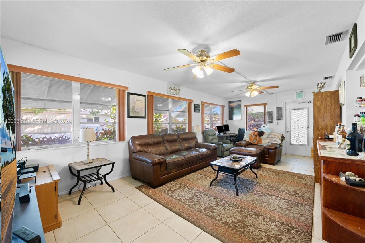 4517 NW 47th Ter , Tamarac, FL 33319 Photo