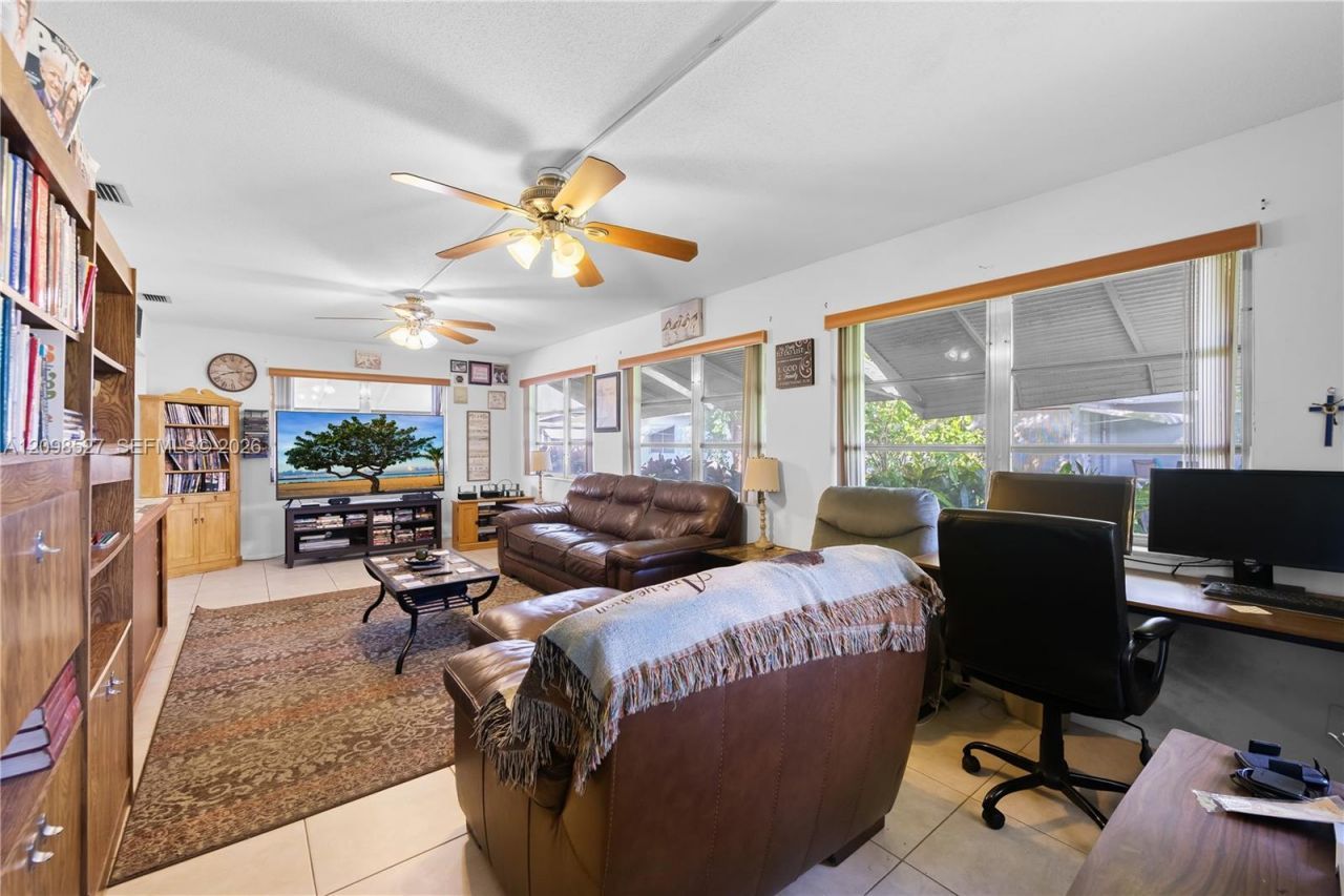 4517 NW 47th Ter , Tamarac, FL 33319 Photo