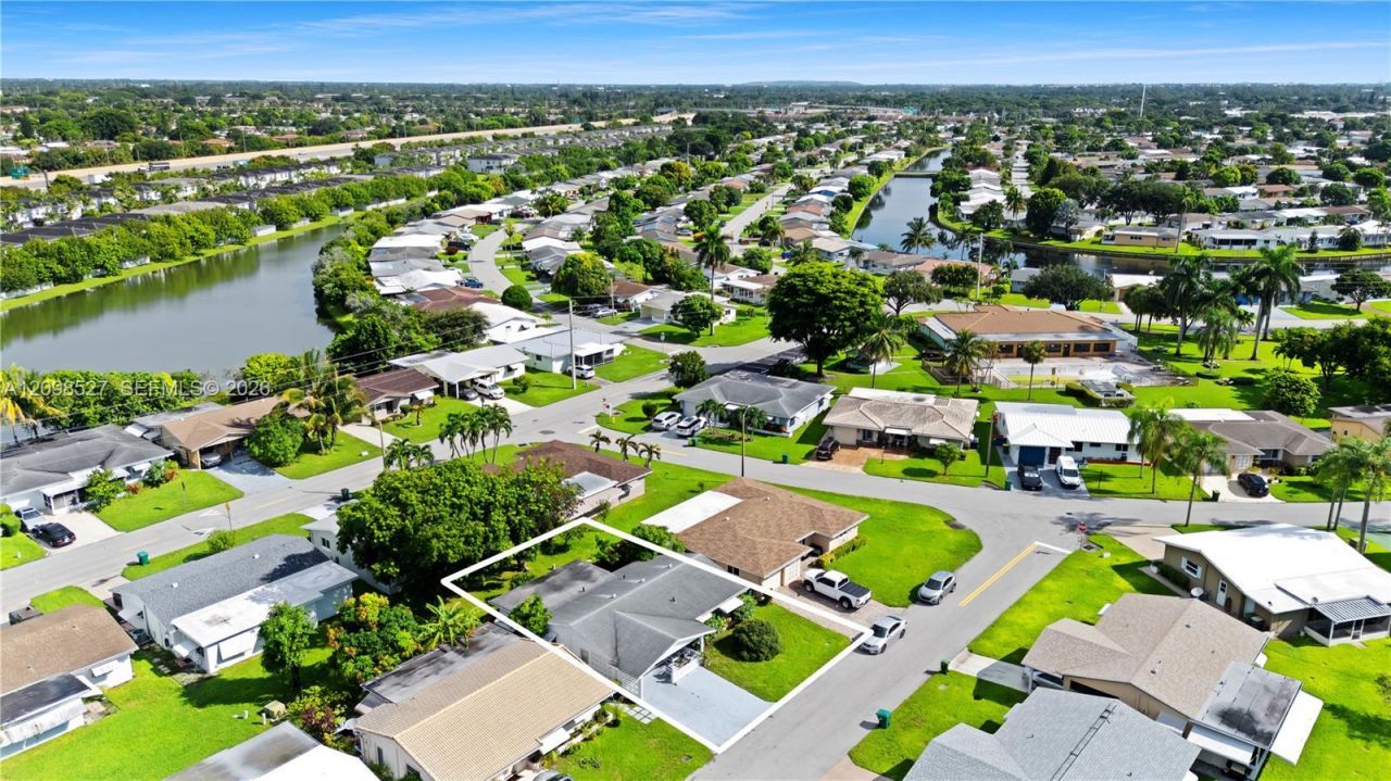 4517 NW 47th Ter , Tamarac, FL 33319 Photo