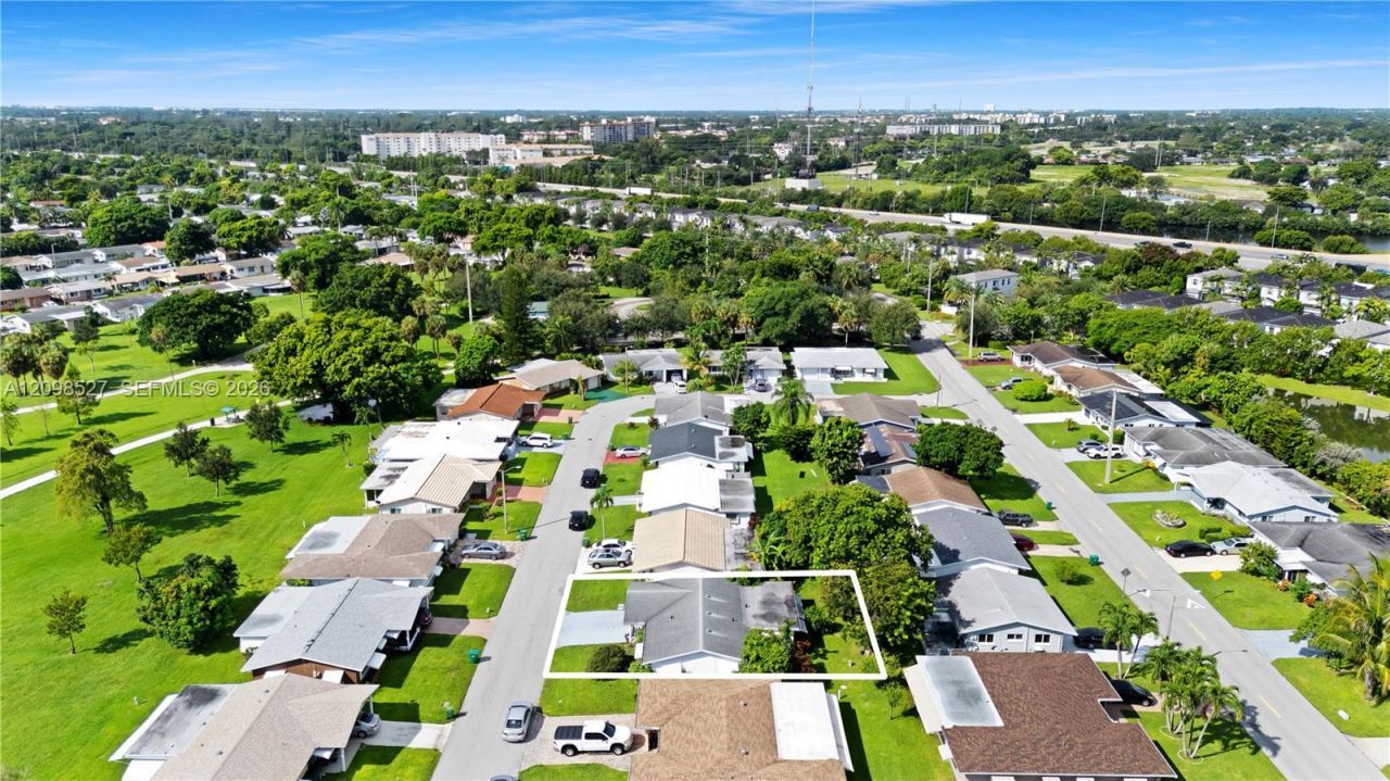 4517 NW 47th Ter , Tamarac, FL 33319 Photo