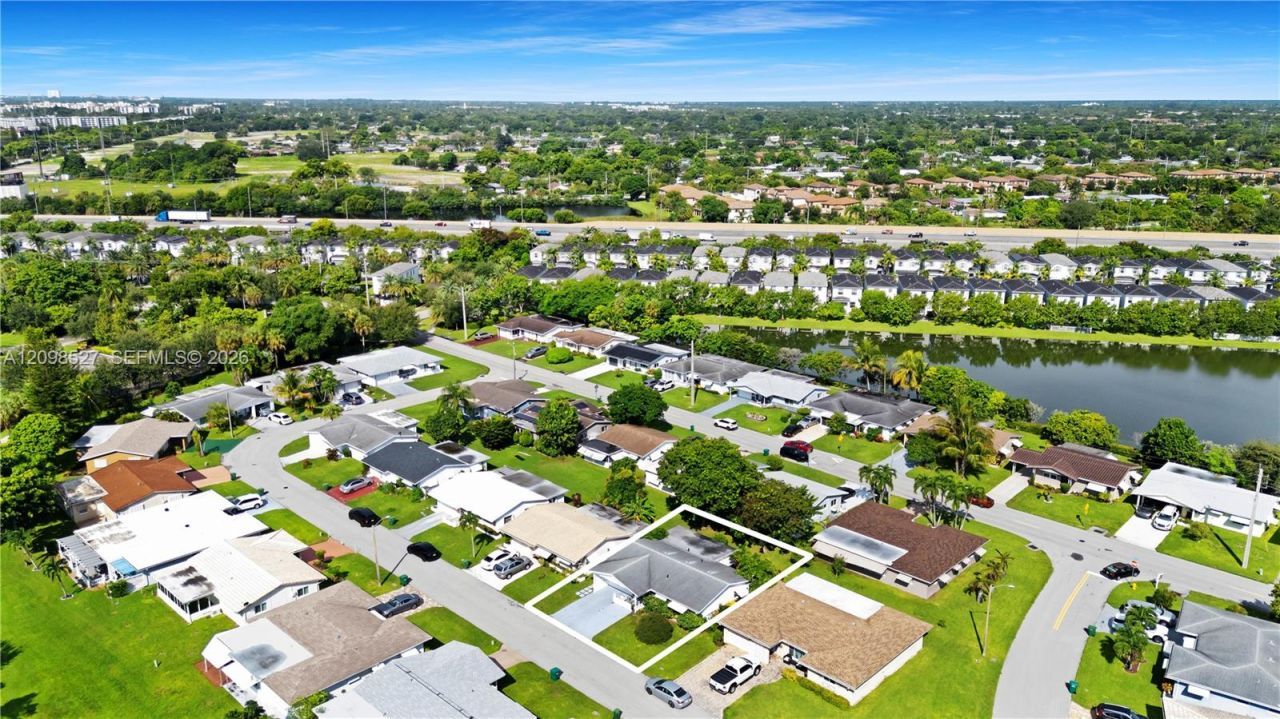 4517 NW 47th Ter , Tamarac, FL 33319 Photo