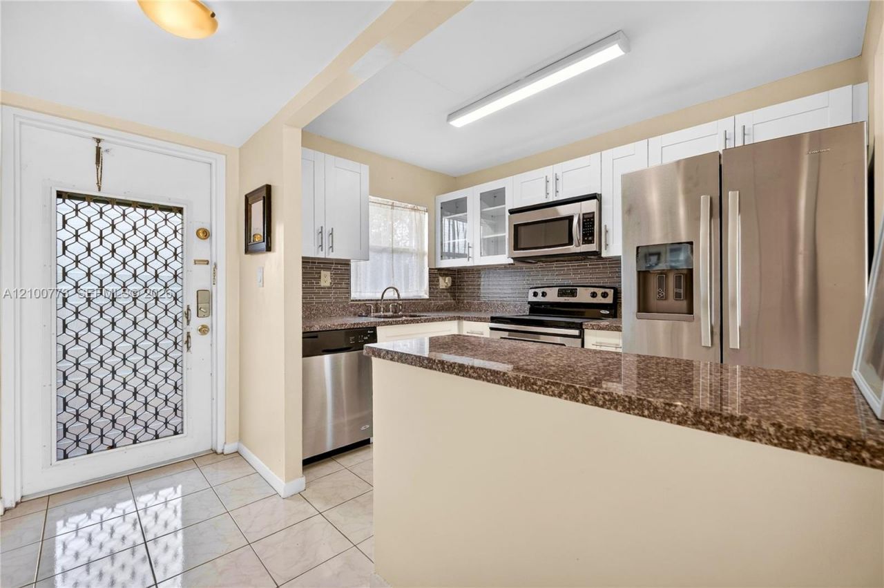 8901 Sunrise Lakes Blvd , Unit 204, Sunrise, FL 33322 Photo