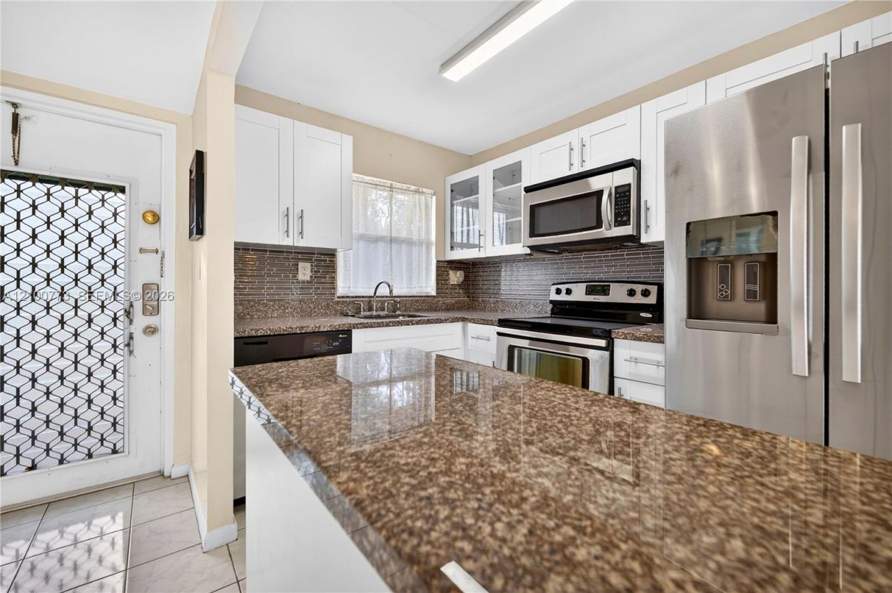 8901 Sunrise Lakes Blvd , Unit 204, Sunrise, FL 33322 Photo