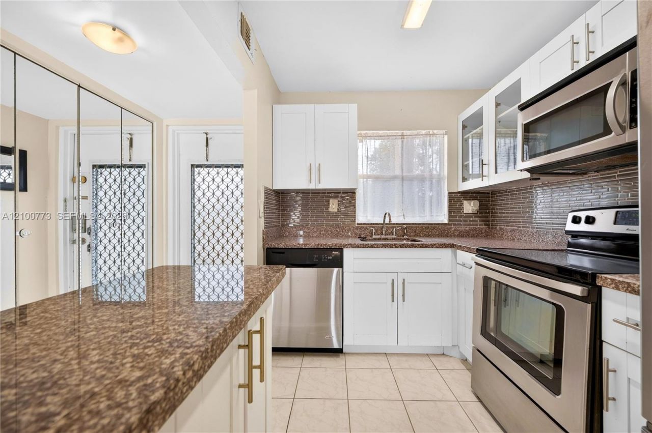 8901 Sunrise Lakes Blvd , Unit 204, Sunrise, FL 33322 Photo