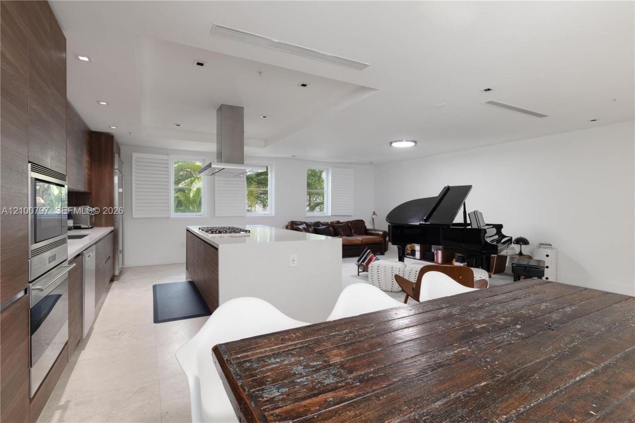 645 Santander Ave , Unit 2, Coral Gables, FL 33134 Photo