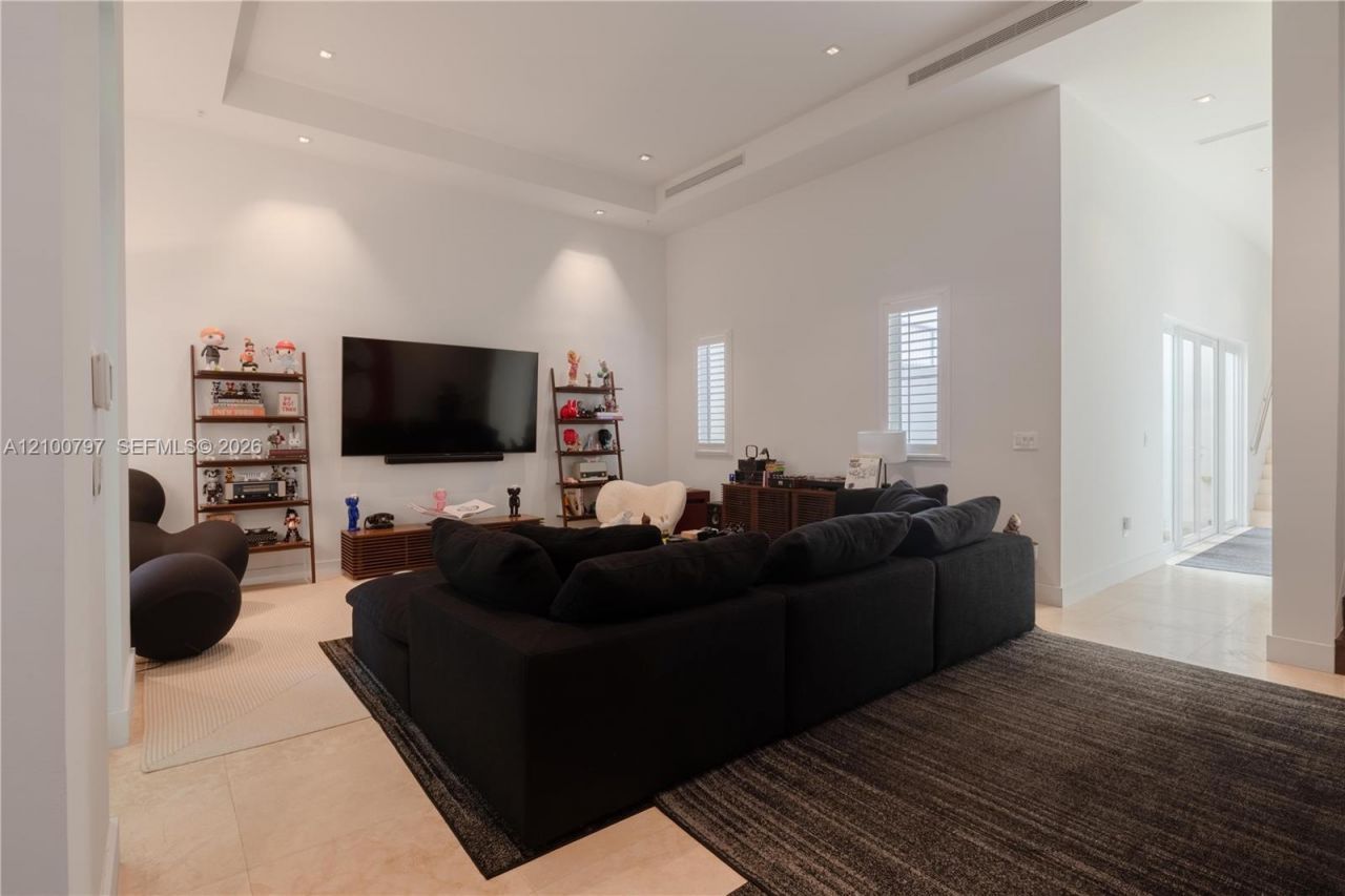 645 Santander Ave , Unit 2, Coral Gables, FL 33134 Photo