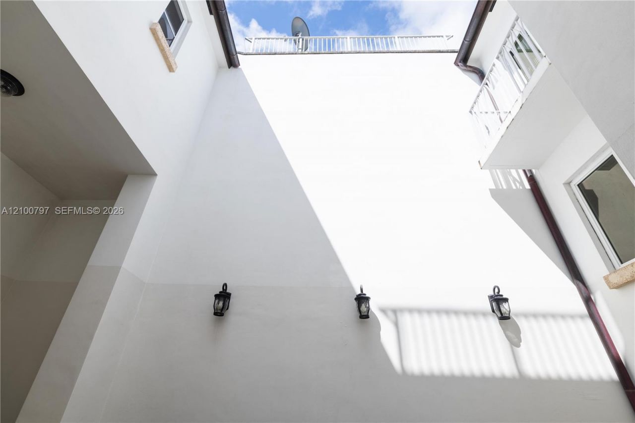 645 Santander Ave , Unit 2, Coral Gables, FL 33134 Photo