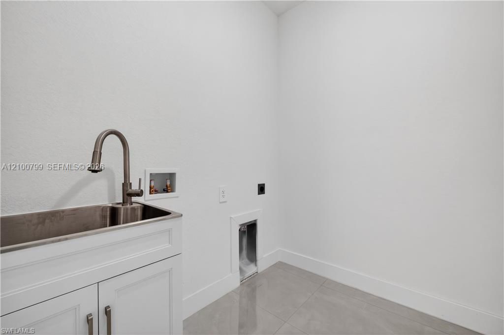 392 S Charwood Ave , Lehigh Acres, FL 33971 Photo
