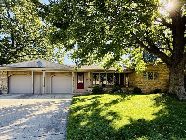 143 Joanne Lane , Rochelle, IL 61068