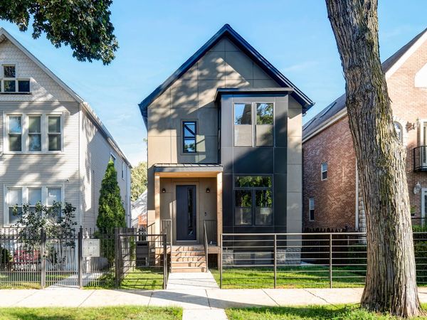 2520 W Shakespeare Avenue , Chicago, IL 60647