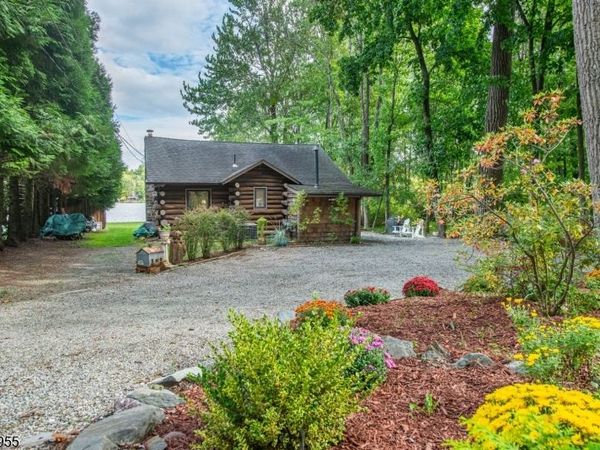 207 Bearfort Rd, West Milford, NJ 07480