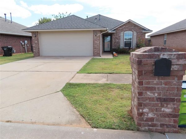 304 SW 44th Street, Moore, OK 73160