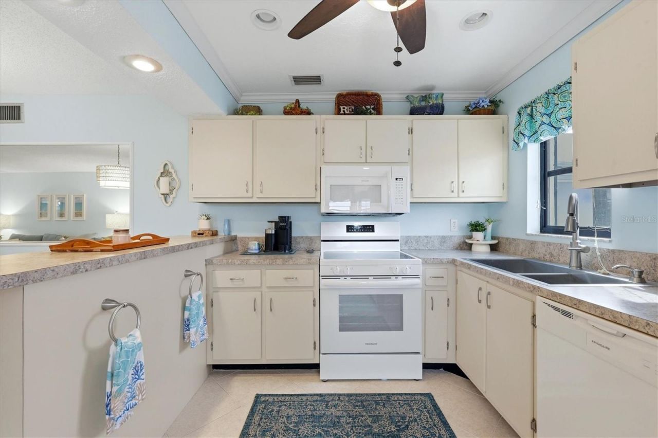 5400 34th Street W, Unit 2J, Bradenton, FL 34210 Photo
