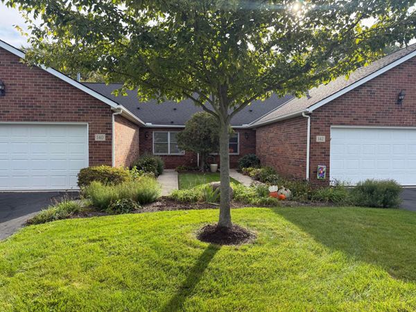 140 Hanover Court , Delaware, OH 43015
