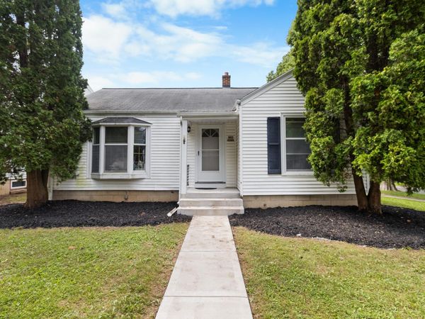 W63N399 Hillcrest Ave, Cedarburg, WI 53012