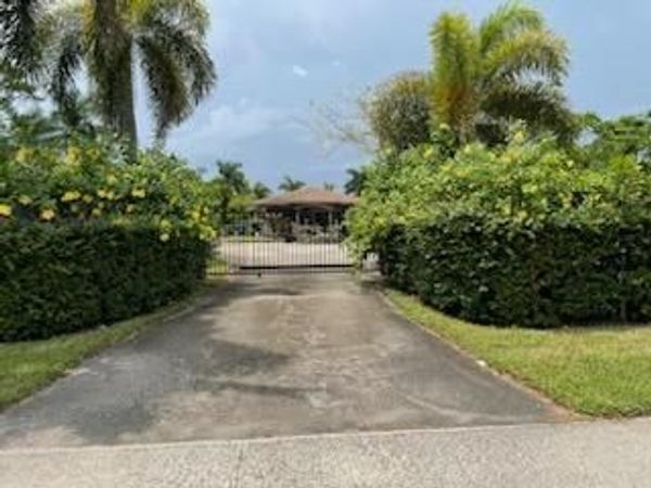 1215 N HAVERHILL Road, Haverhill, FL 33417