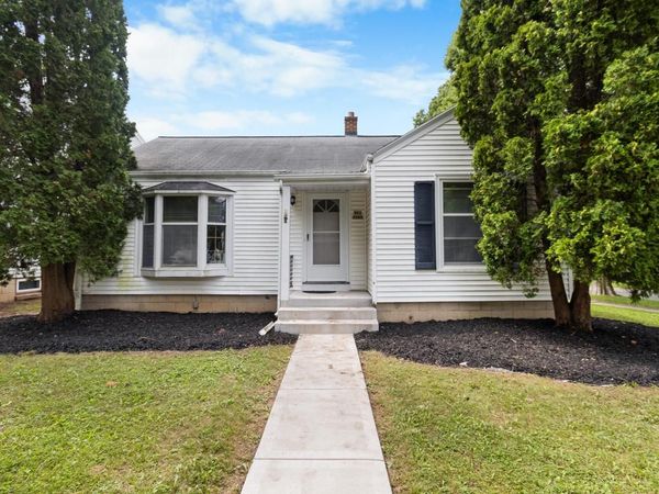 W63N399 Hillcrest AVENUE, Cedarburg, WI 53012