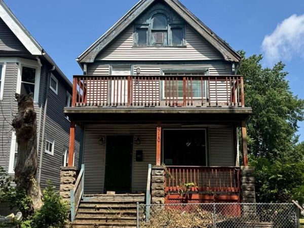 2710 W Garfield AVENUE W, Unit 2710-A, Milwaukee, WI 53208