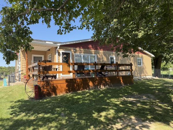 631 W Fulton Street, Farmington, IL 61531