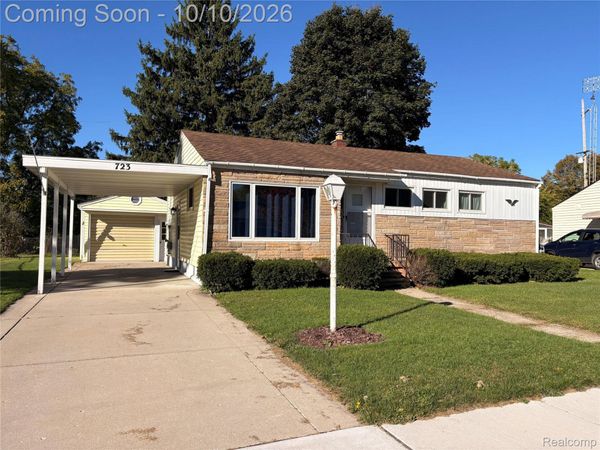 723 Woodbine Drive, Fenton, Mi 48430
