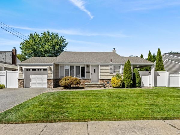 392 Philadelphia Avenue, Massapequa Park, NY 11762