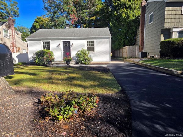 192 Iceland Drive , South Huntington, NY 11746