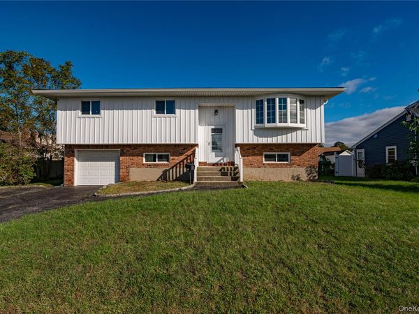 15 Earl Place , Amityville, NY 11701