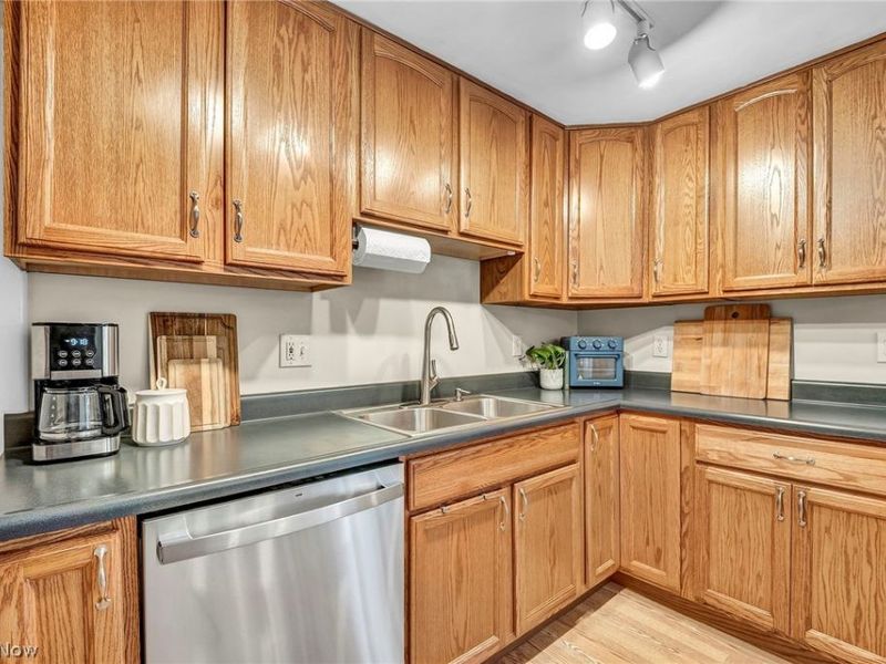 7454 Broadmoor Circle, Mentor, OH 44060 Photo 8