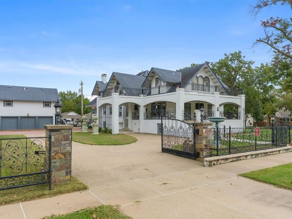1220 S Cherokee Avenue , Bartlesville, OK 74003