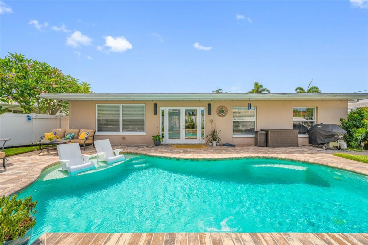 14921 Sovereign Drive , Largo, FL 33774 Photo