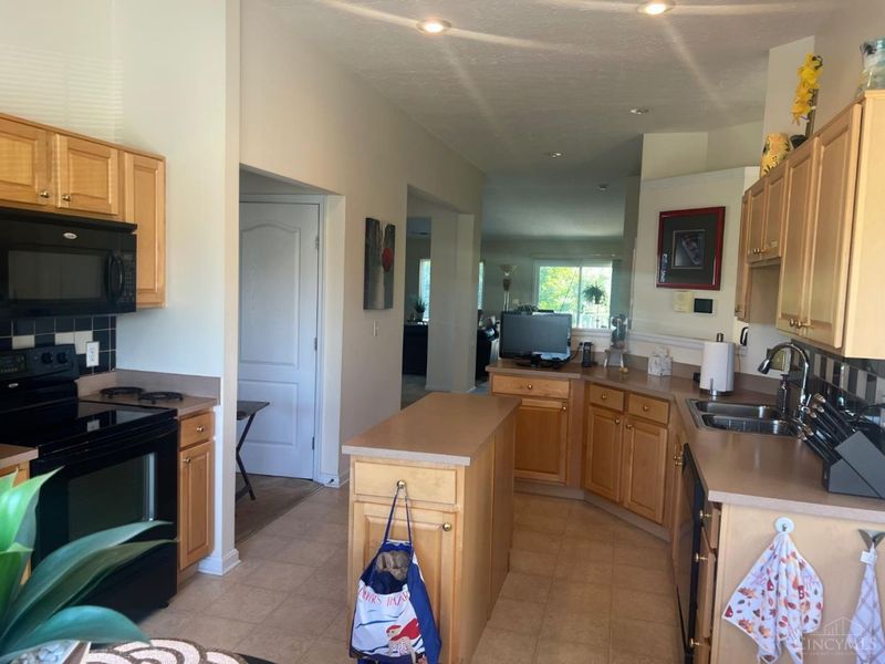 5392 Scarletoak, Cincinnati, OH 45239 Photo 8