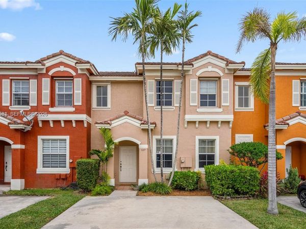 645 E Mowry Ct, Homestead, FL 33030