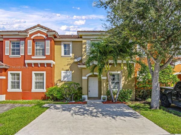 645 E Mowry Ct, Homestead, FL 33030