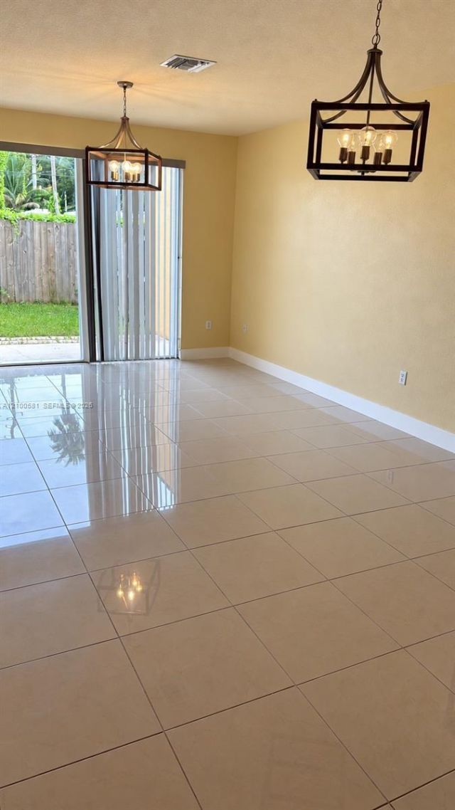 645 E Mowry Ct, Homestead, FL 33030 Photo