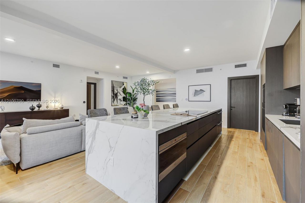 398 NE 5th St , Unit 3718-3719, Miami, FL 33132 Photo