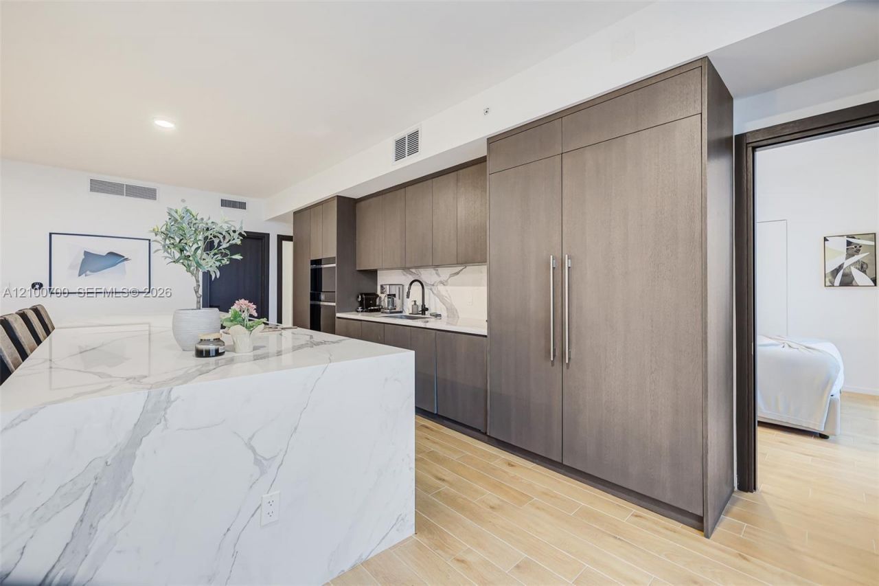 398 NE 5th St , Unit 3718-3719, Miami, FL 33132 Photo