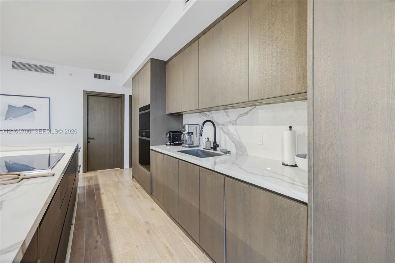 398 NE 5th St , Unit 3718-3719, Miami, FL 33132 Photo