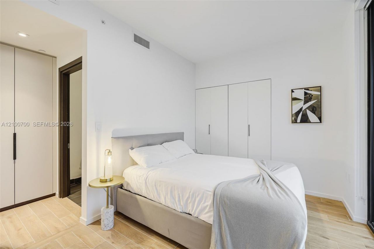 398 NE 5th St , Unit 3718-3719, Miami, FL 33132 Photo