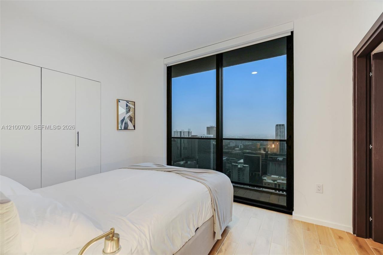 398 NE 5th St , Unit 3718-3719, Miami, FL 33132 Photo