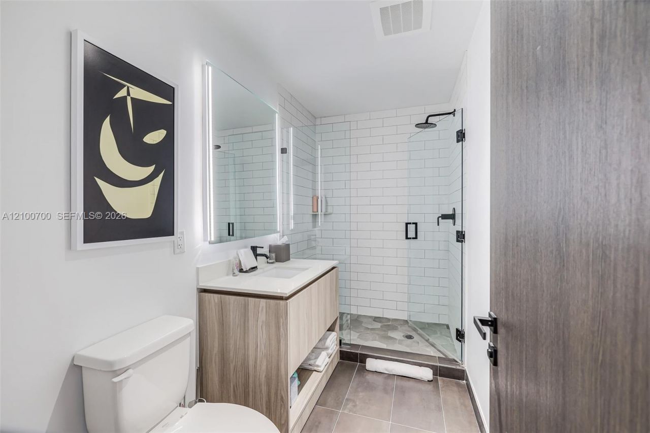 398 NE 5th St , Unit 3718-3719, Miami, FL 33132 Photo