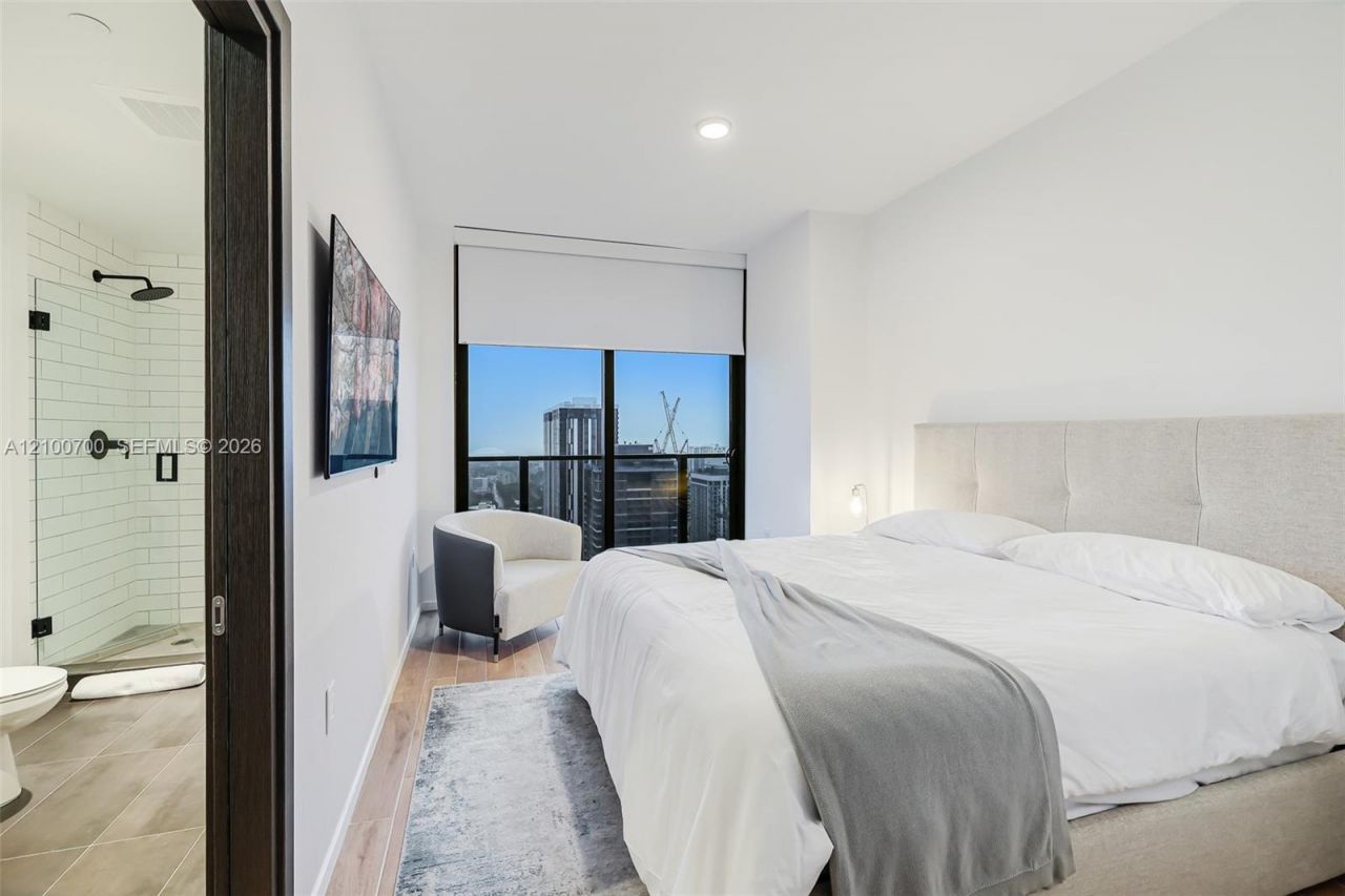 398 NE 5th St , Unit 3718-3719, Miami, FL 33132 Photo
