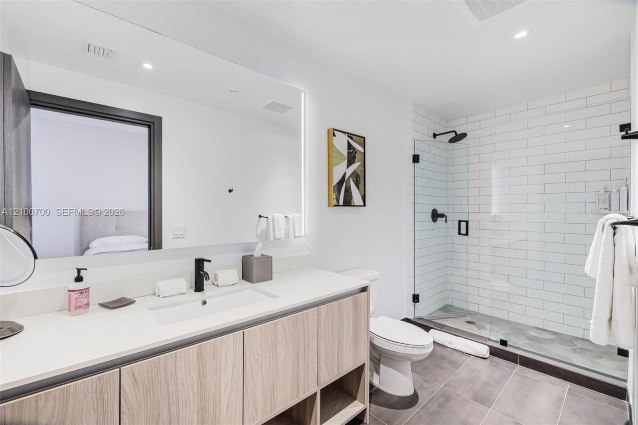 398 NE 5th St , Unit 3718-3719, Miami, FL 33132 Photo