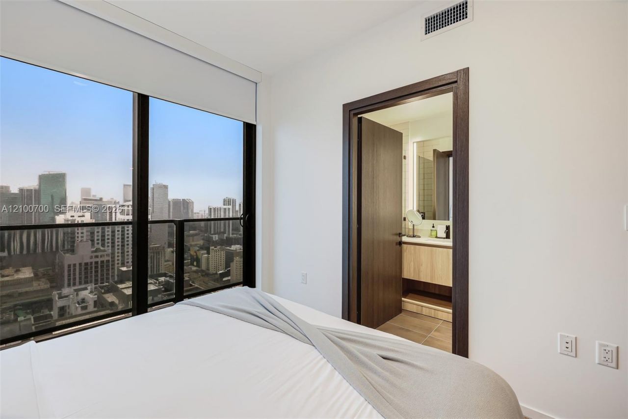 398 NE 5th St , Unit 3718-3719, Miami, FL 33132 Photo