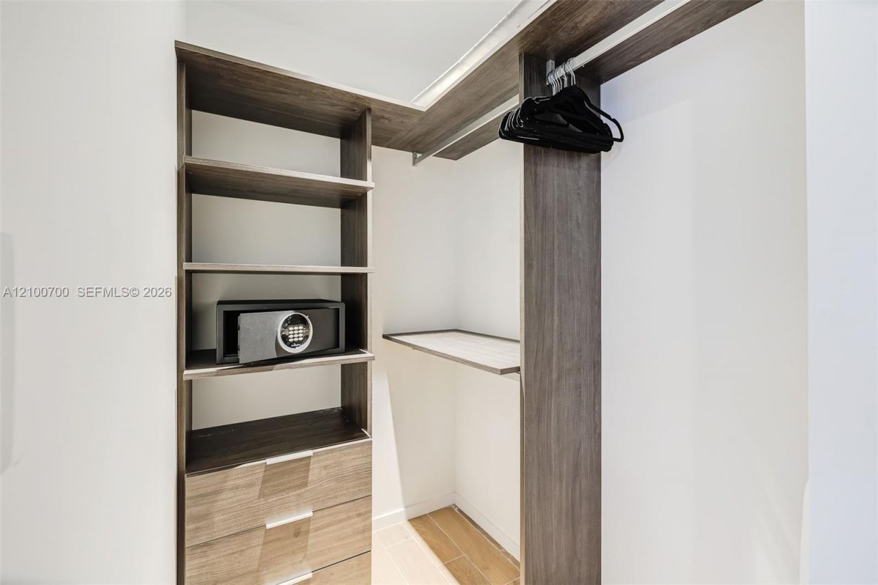 398 NE 5th St , Unit 3718-3719, Miami, FL 33132 Photo