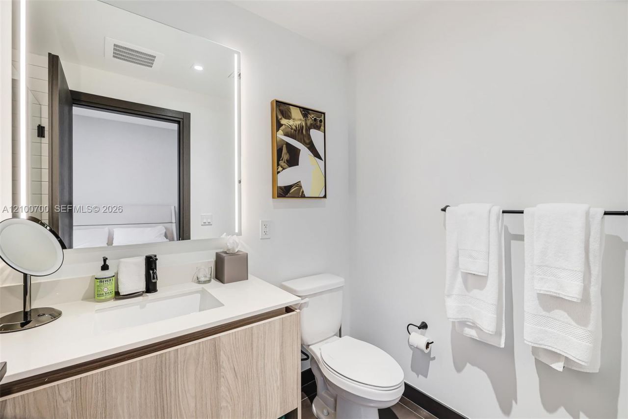 398 NE 5th St , Unit 3718-3719, Miami, FL 33132 Photo