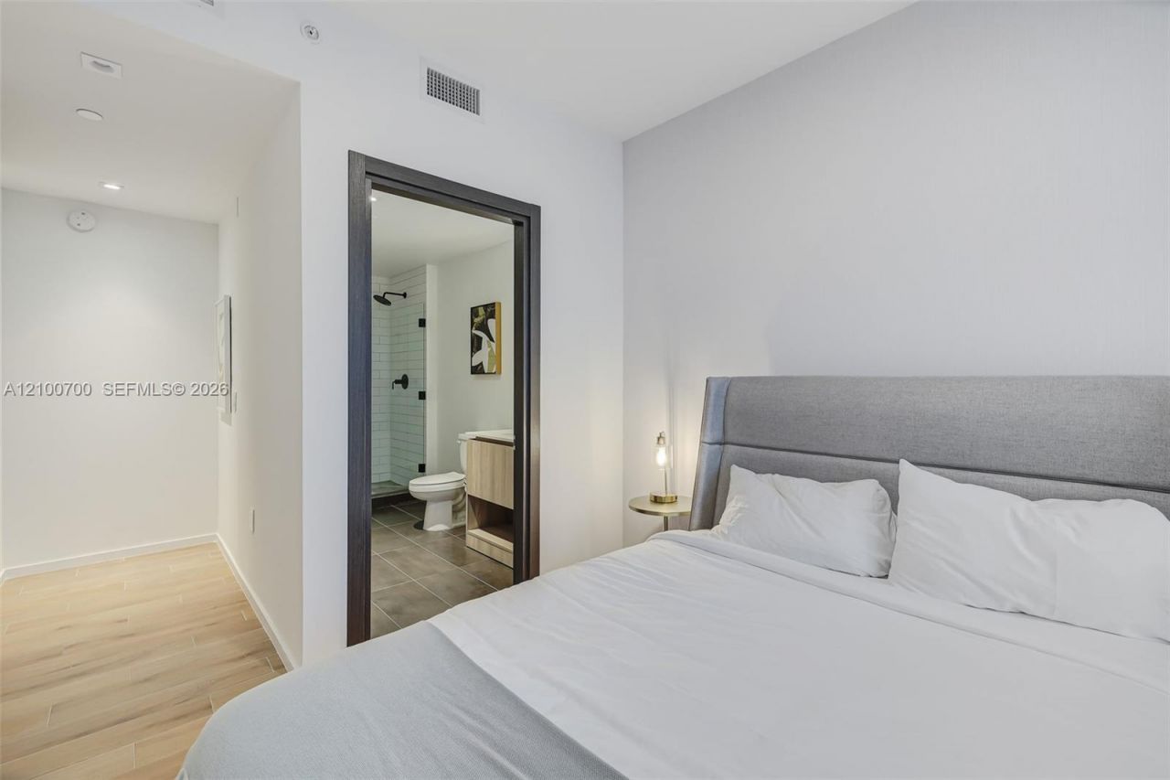 398 NE 5th St , Unit 3718-3719, Miami, FL 33132 Photo