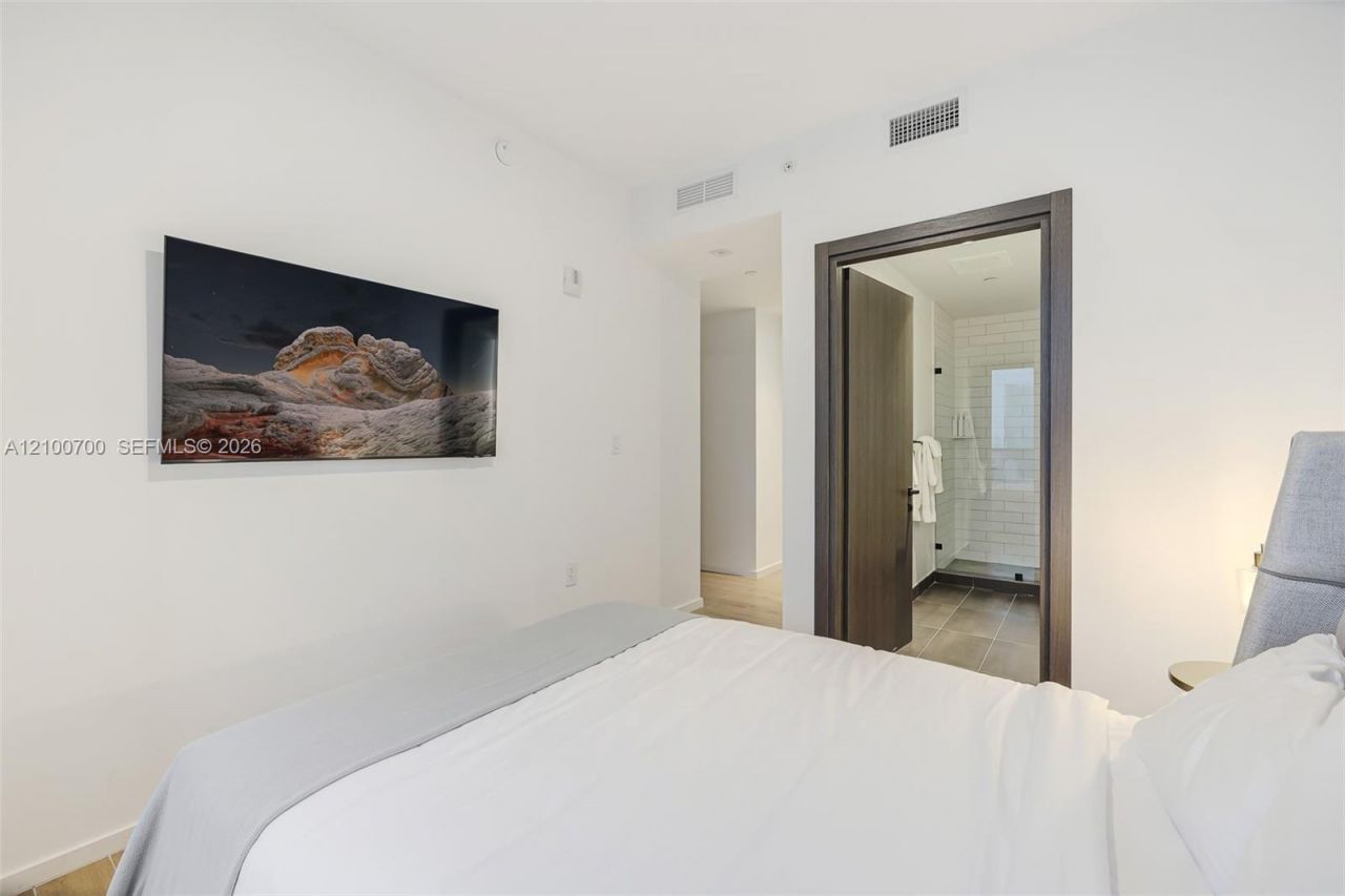 398 NE 5th St , Unit 3718-3719, Miami, FL 33132 Photo