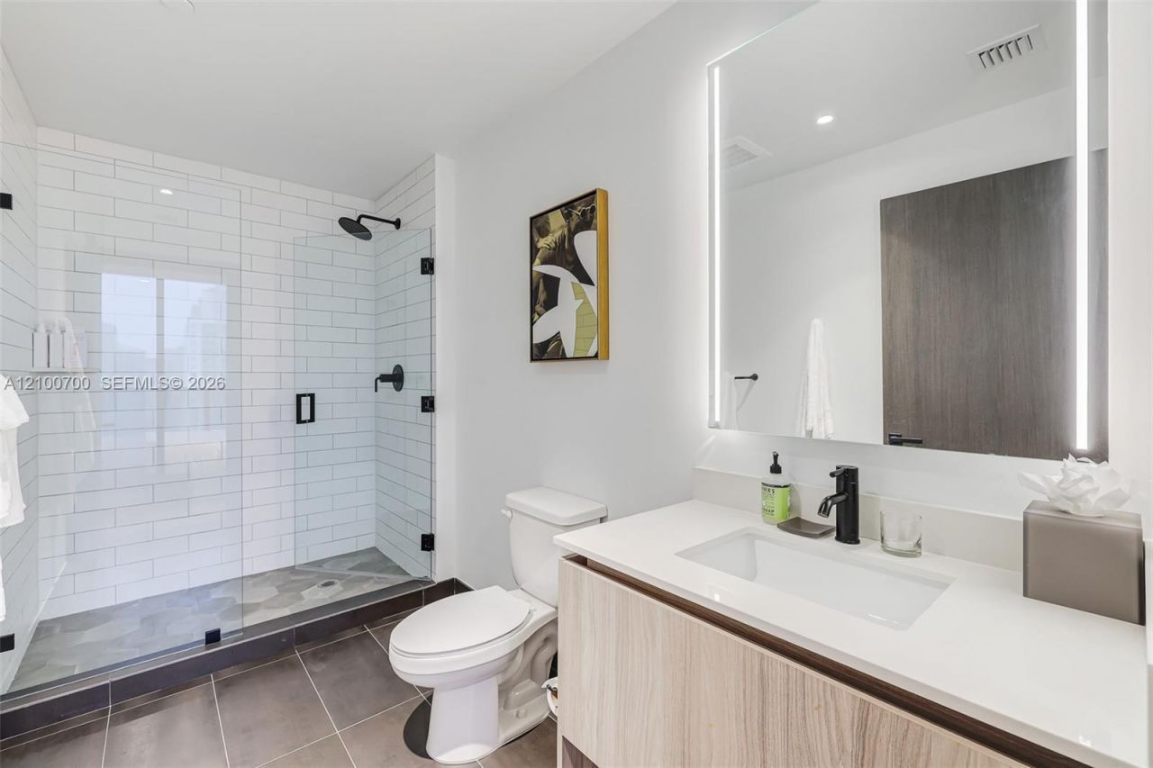 398 NE 5th St , Unit 3718-3719, Miami, FL 33132 Photo