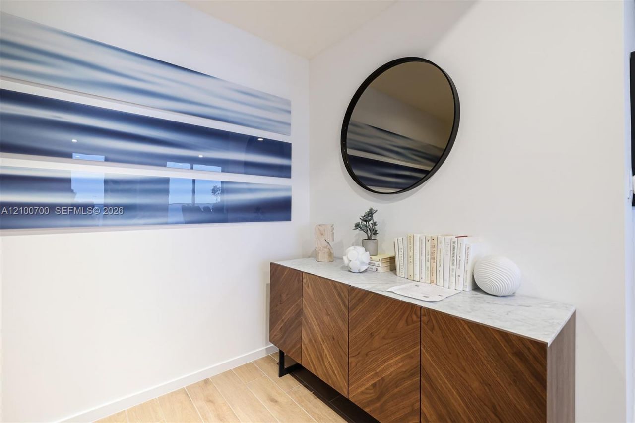 398 NE 5th St , Unit 3718-3719, Miami, FL 33132 Photo