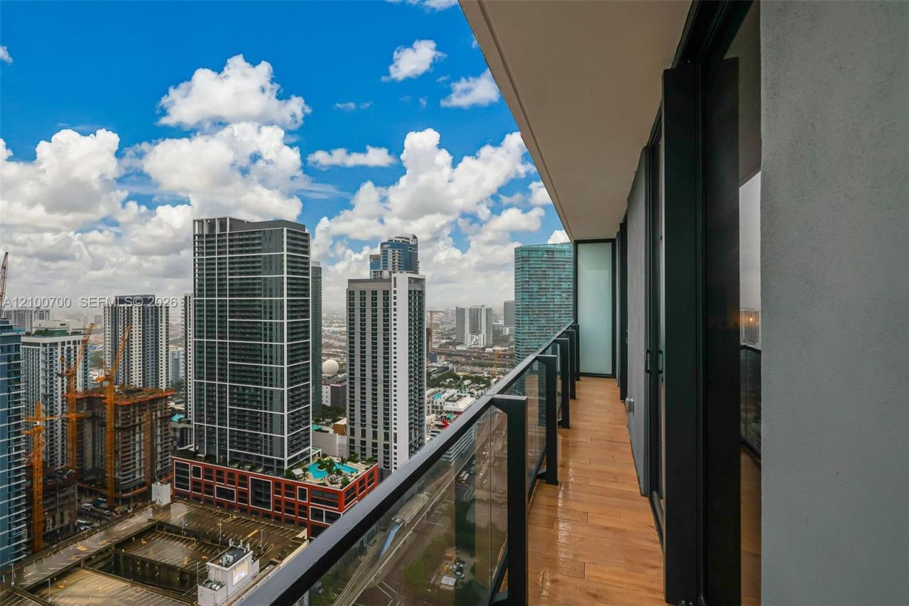 398 NE 5th St , Unit 3718-3719, Miami, FL 33132 Photo